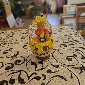 Winnie the Pooh Mini Snow Globe